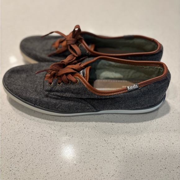 Keds | Women’s Charcoal and Rust Sneakers, Size 7.5 - Picture 2 of 6